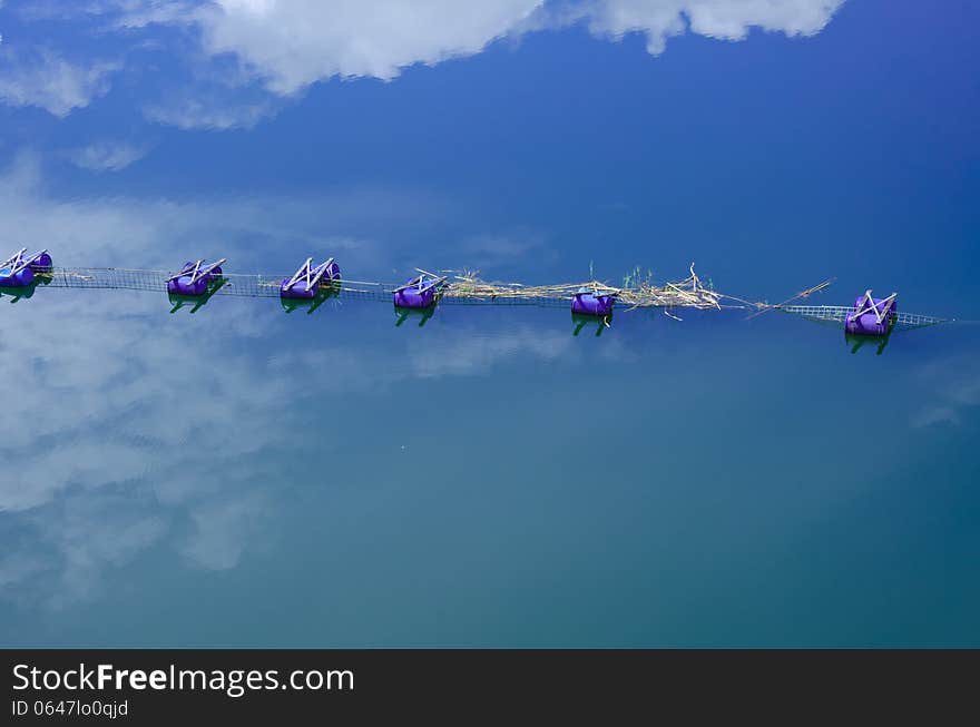 Buoyancy on water reflects the sky