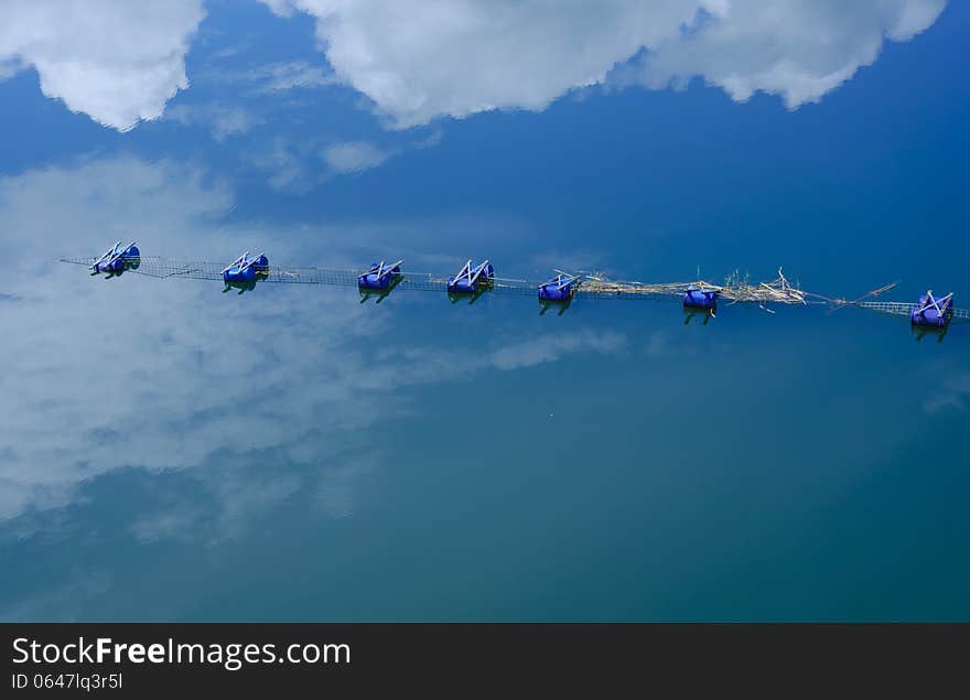 Buoyancy on water reflects the sky