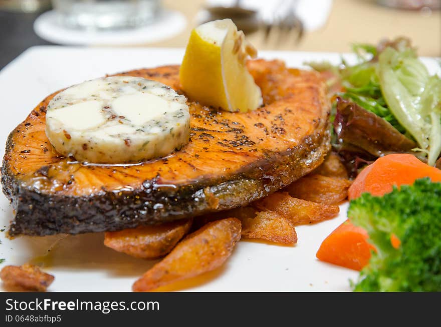 Grilled Butter Salmon With Vegetables