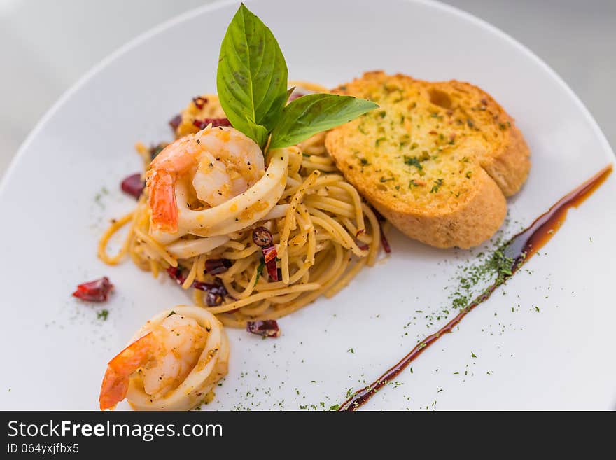 Prawn fried spaghetti