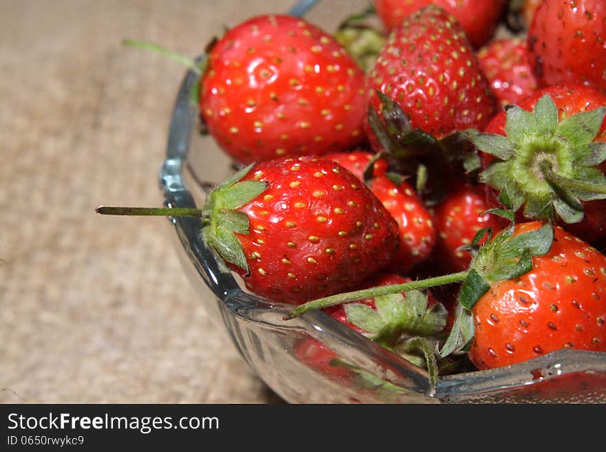 A bowl of strawberry, at natural sack cloth