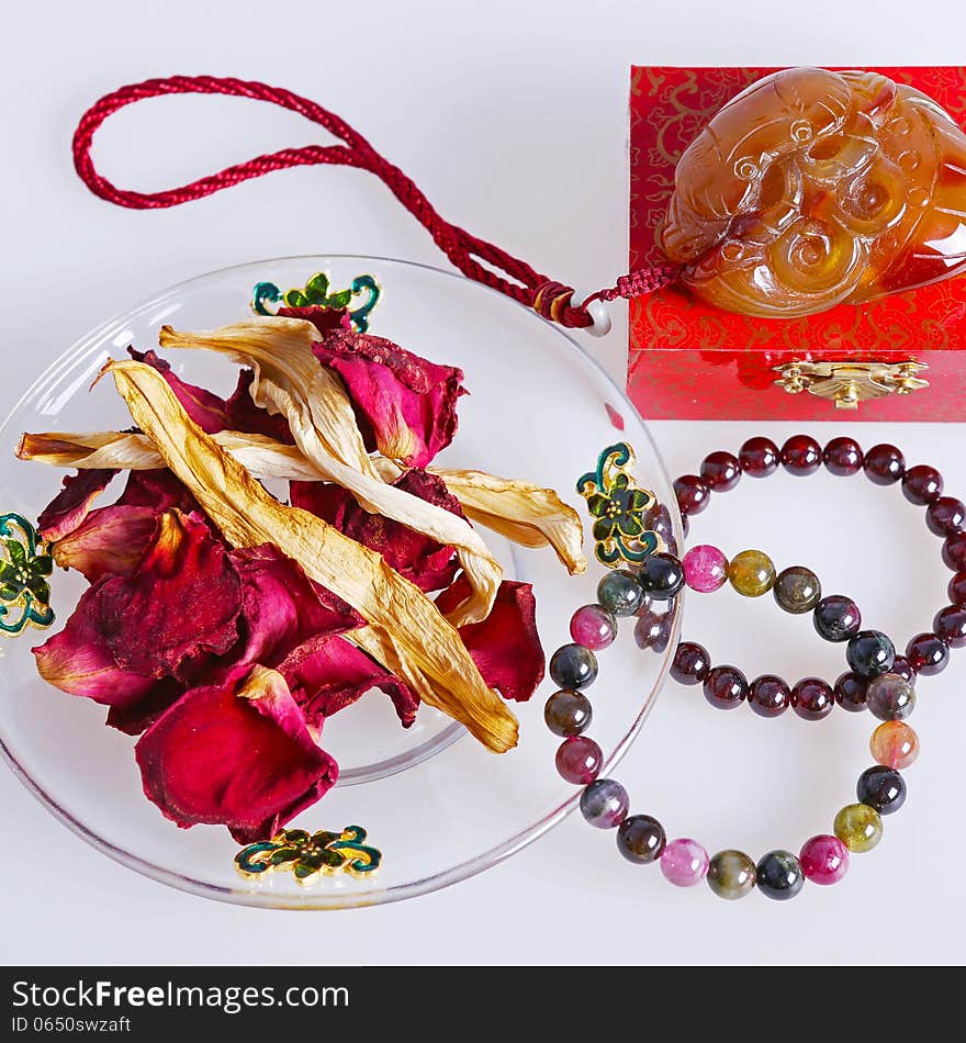 Agate Bracelet With Dried Flowers