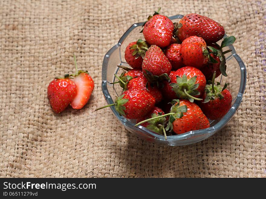 A bowl of strawberry, at natural sack cloth