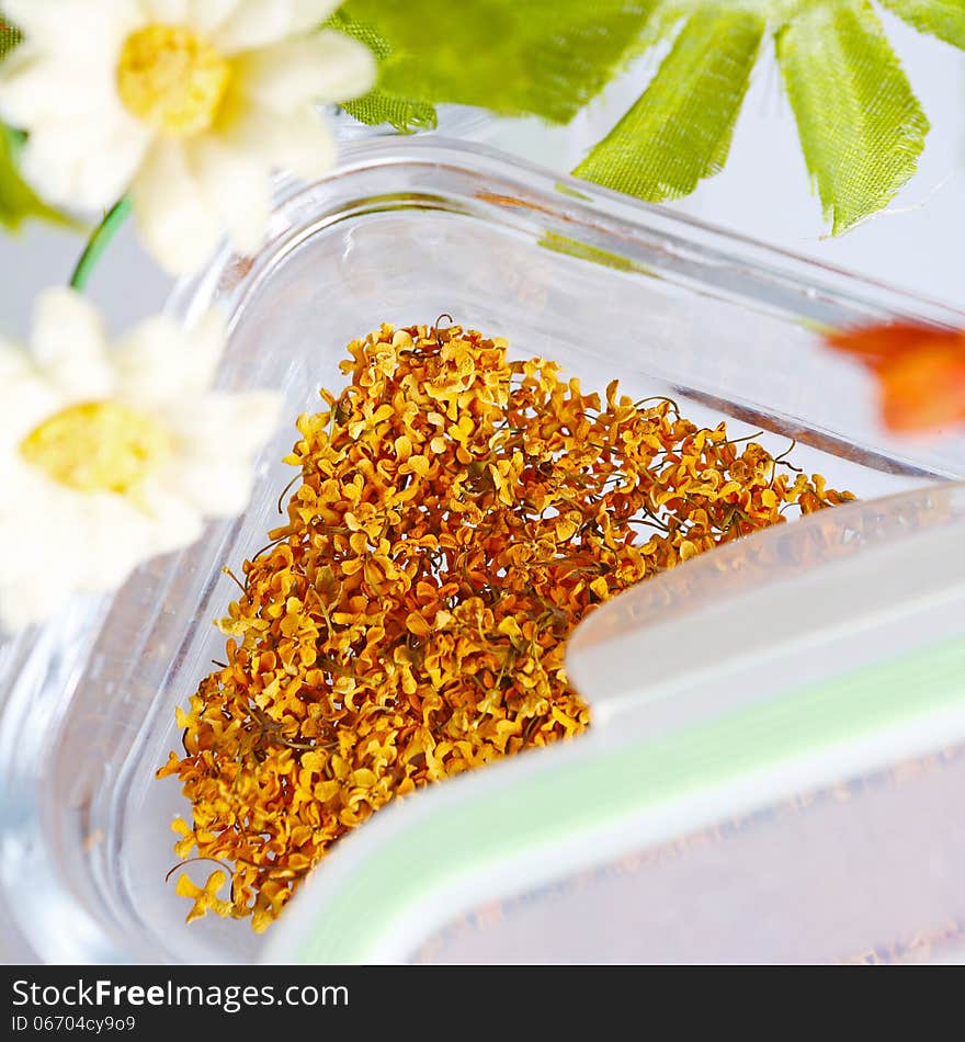 Osmanthus is a longtime student of the plant, its flowers and pleasant fragrance, dried osmanthus is a beverage and medicine. Osmanthus is a longtime student of the plant, its flowers and pleasant fragrance, dried osmanthus is a beverage and medicine.