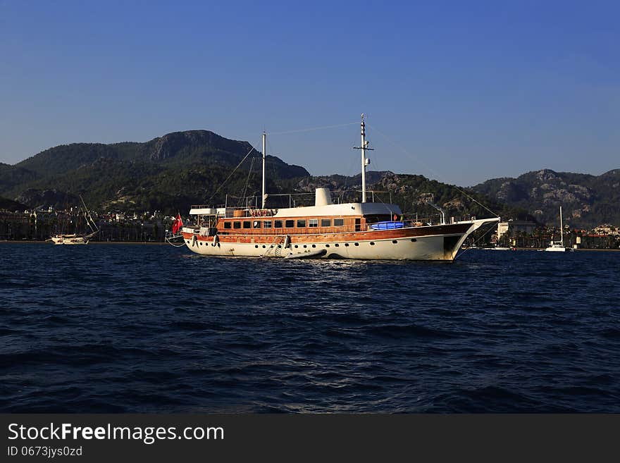 Tourist boat