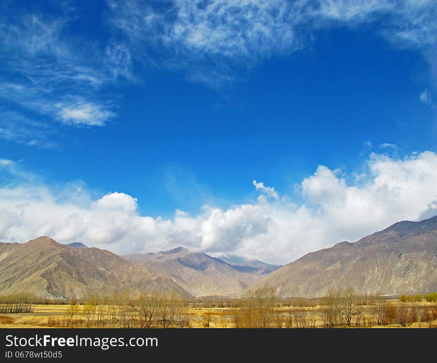 Tibetan plateau high altitude, where the air is clean, blue sky, beautiful natural scenery. Tibetan plateau high altitude, where the air is clean, blue sky, beautiful natural scenery.