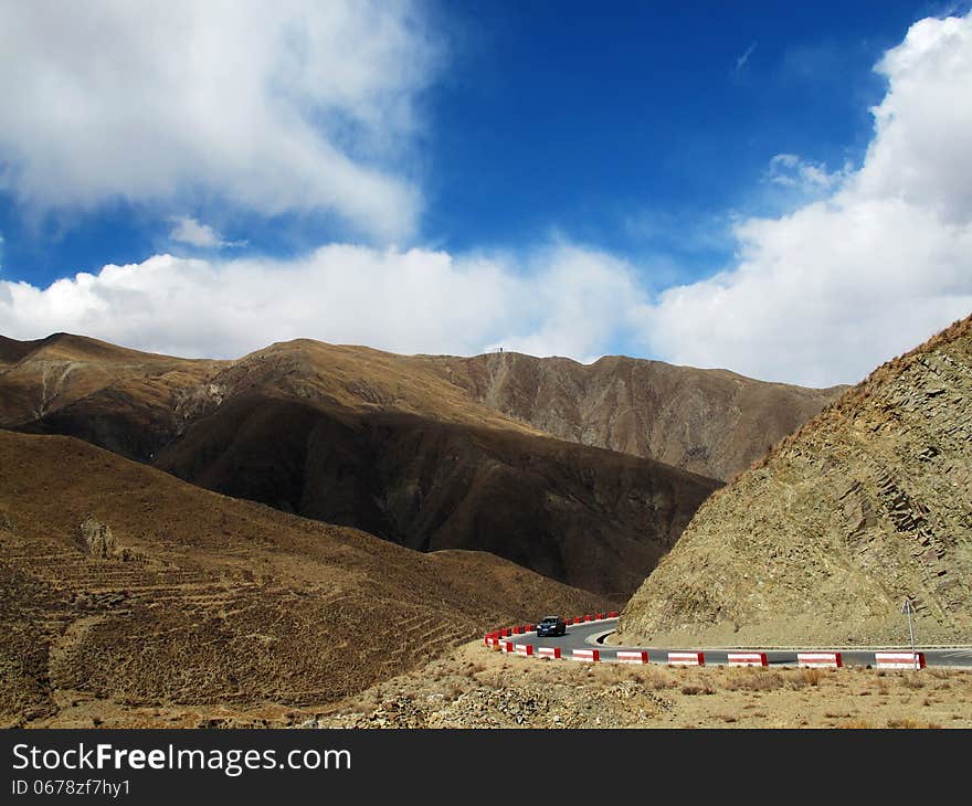 Lhasa asphalt road has been in all directions. Lhasa asphalt road has been in all directions.