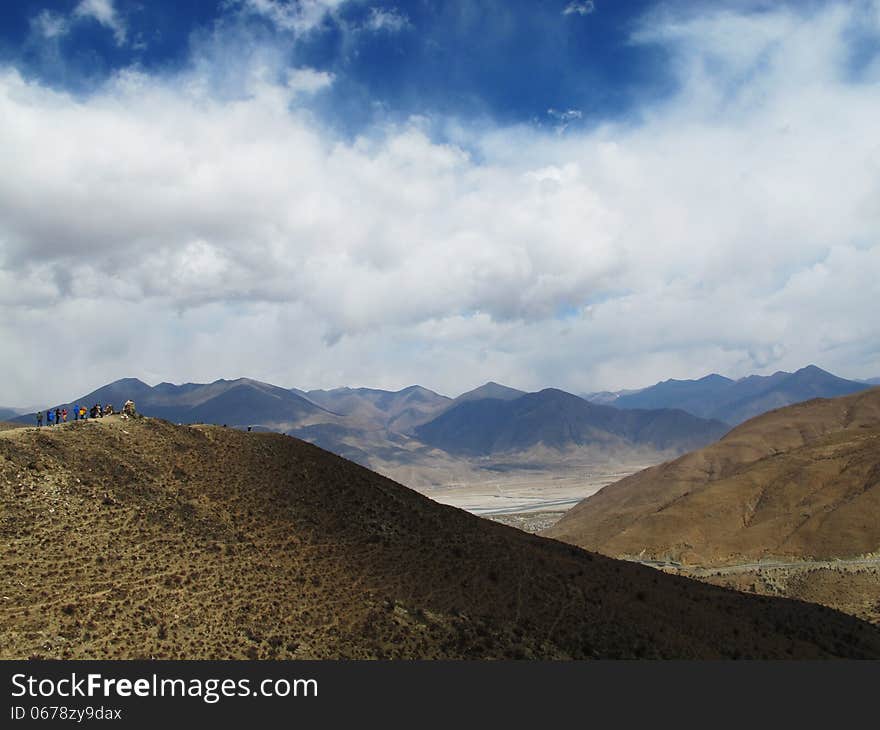 Tibetan plateau high altitude, where the air is clean, blue sky, beautiful natural scenery. Tibetan plateau high altitude, where the air is clean, blue sky, beautiful natural scenery.