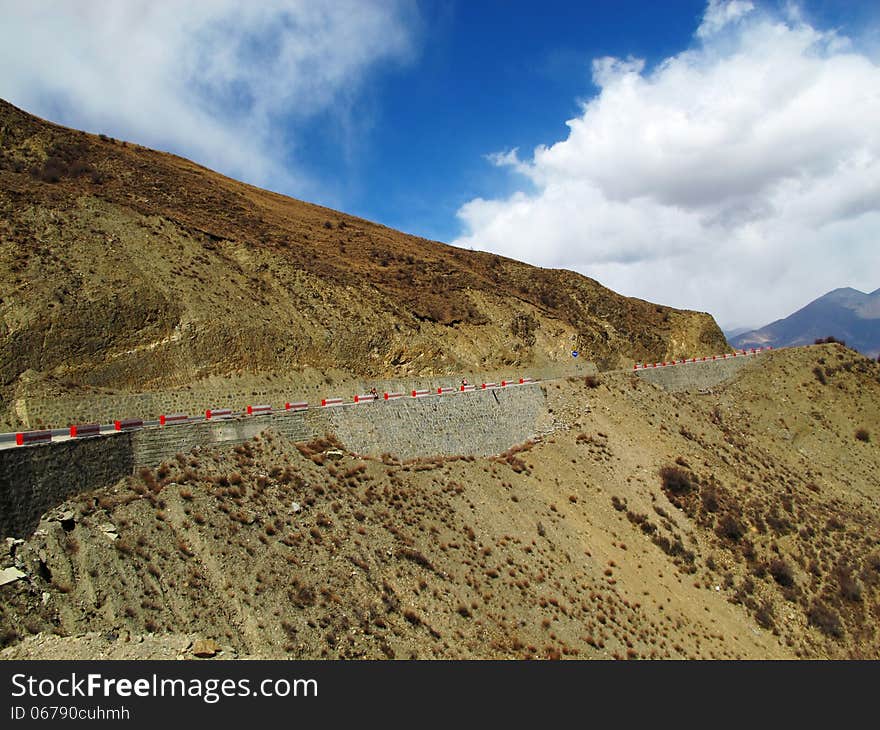 Lhasa asphalt road has been in all directions. Lhasa asphalt road has been in all directions.