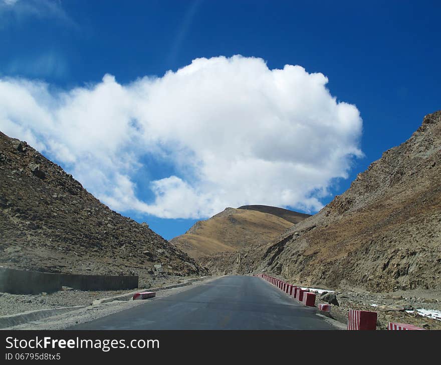 Tibet Plateau road