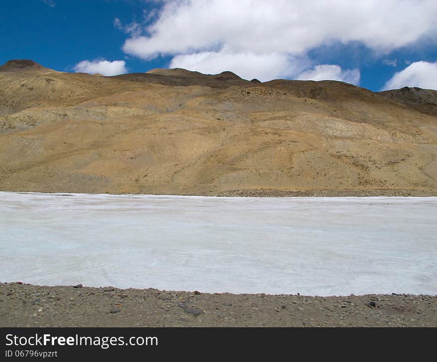 Tibetan plateau high altitude, where the air is clean, blue sky, beautiful natural scenery. Tibetan plateau high altitude, where the air is clean, blue sky, beautiful natural scenery.