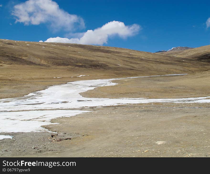 Tibetan plateau high altitude, where the air is clean, blue sky, beautiful natural scenery. Tibetan plateau high altitude, where the air is clean, blue sky, beautiful natural scenery.