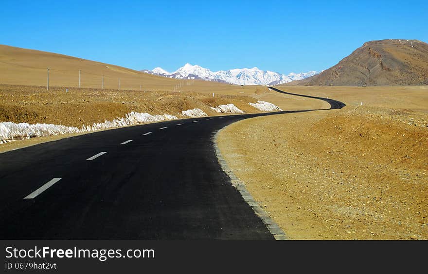 Lhasa asphalt road has been in all directions. Lhasa asphalt road has been in all directions.