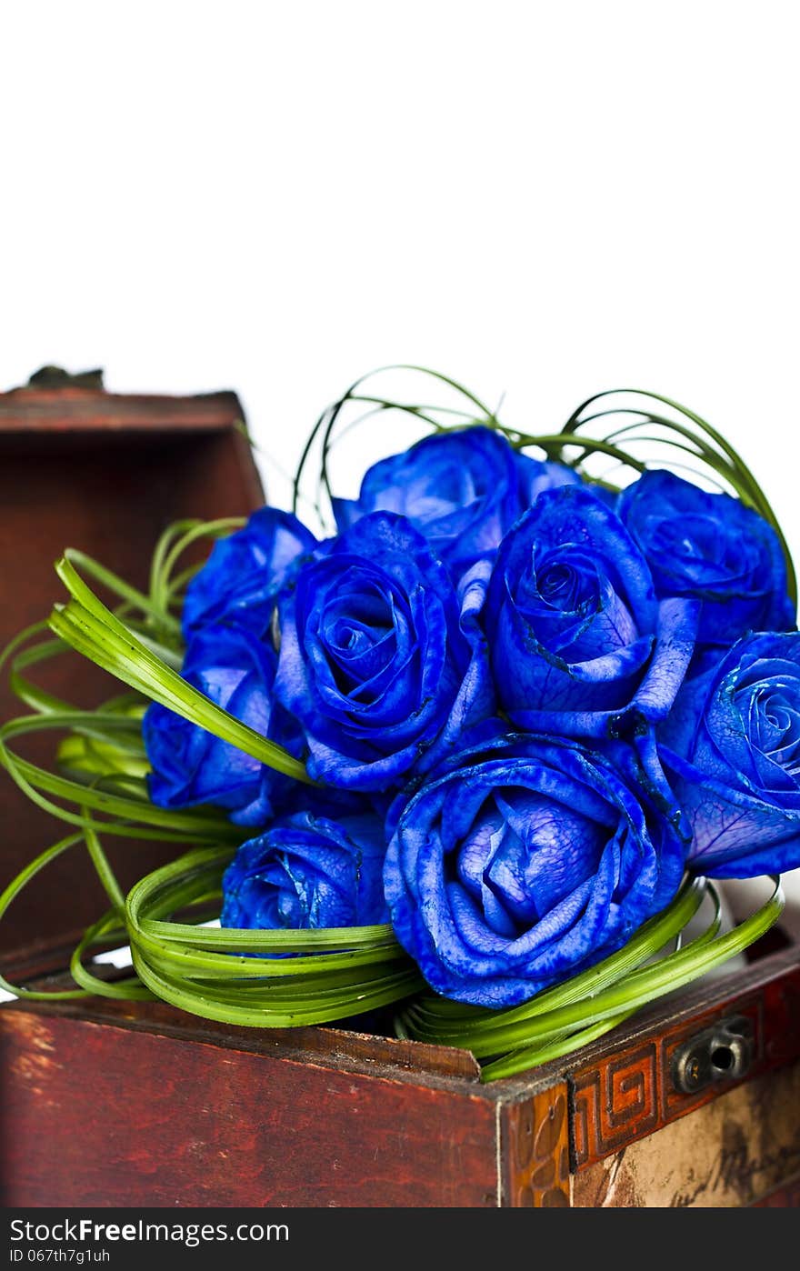 Blue roses bouquet in wooden box