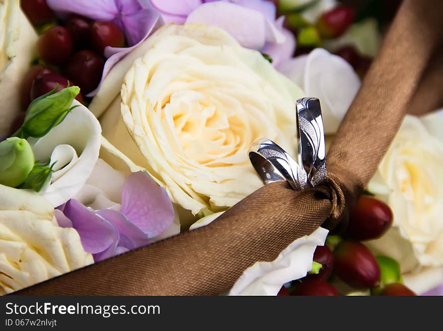 Wedding Rings With Flowers