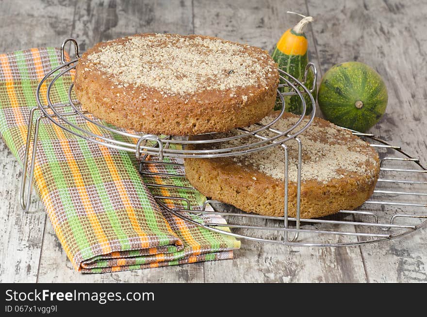 Pumpkin cake with spiced and ground walnuts