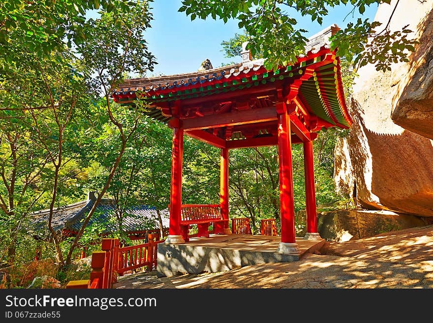 The red kiosk of the gallery valley of Zu mountain