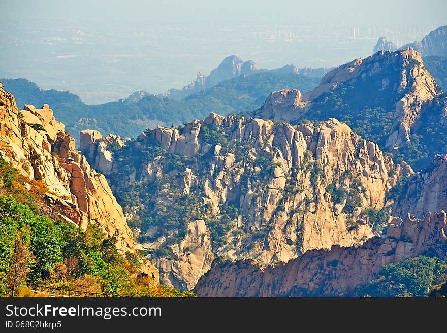 The photo taken in China's Hebei province qinhuangdao city,Zu mountain scenic spot,the gallery valley.The time is October 3, 2013. The photo taken in China's Hebei province qinhuangdao city,Zu mountain scenic spot,the gallery valley.The time is October 3, 2013.