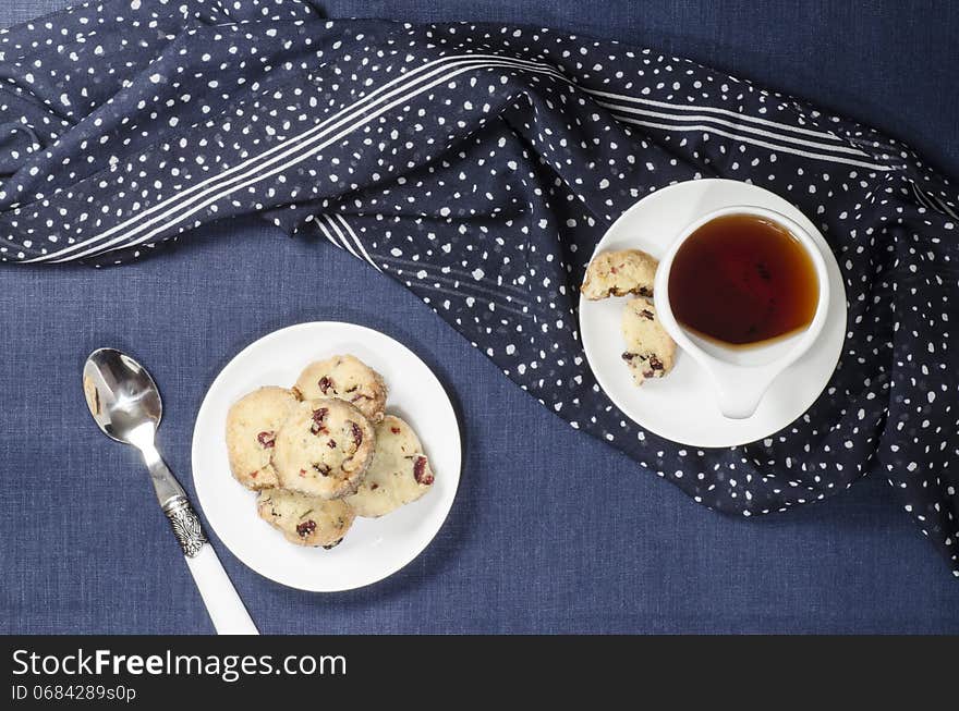 Porcelain dishes and cookies with cranberries