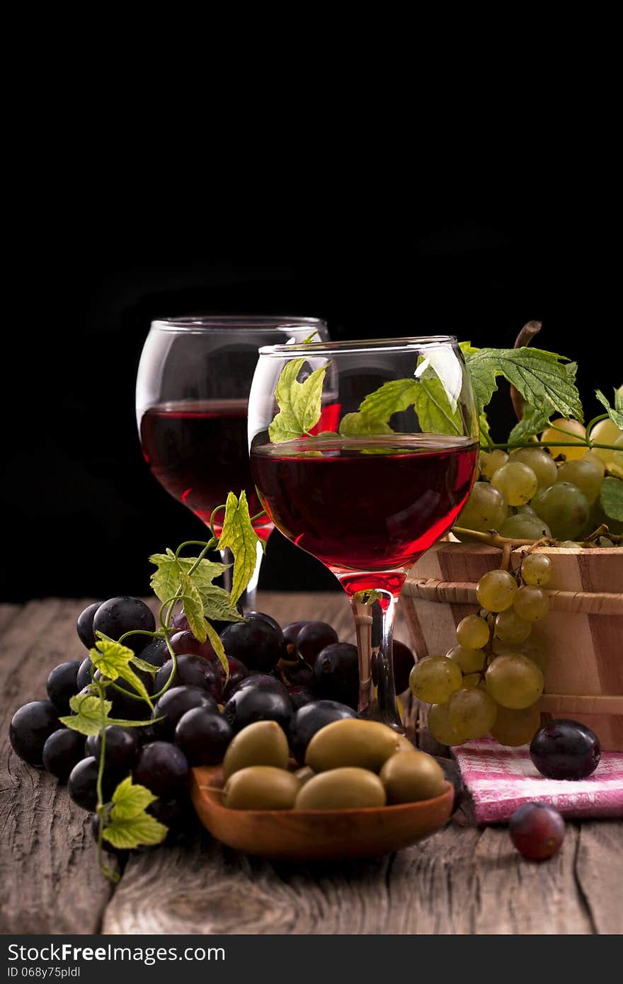 Grapes and red wine