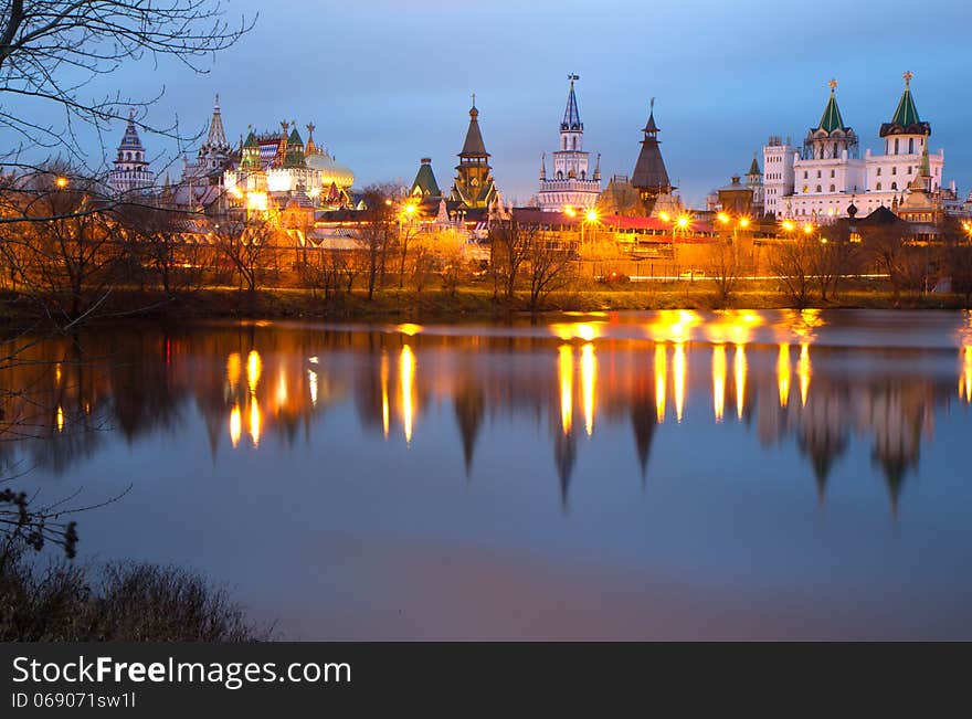 All buildings in the Izmailovo Kremlin, constructed in the best traditions of Russian architecture, and under drawings of the Royal residence of the XVI-XVII centuries. All buildings in the Izmailovo Kremlin, constructed in the best traditions of Russian architecture, and under drawings of the Royal residence of the XVI-XVII centuries.