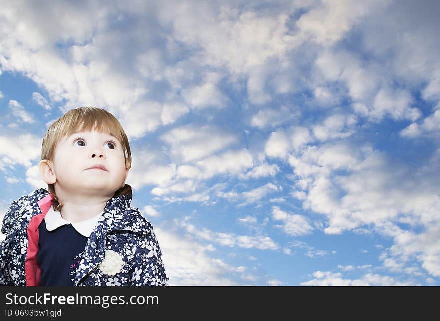 The girl of 1 year looks up.