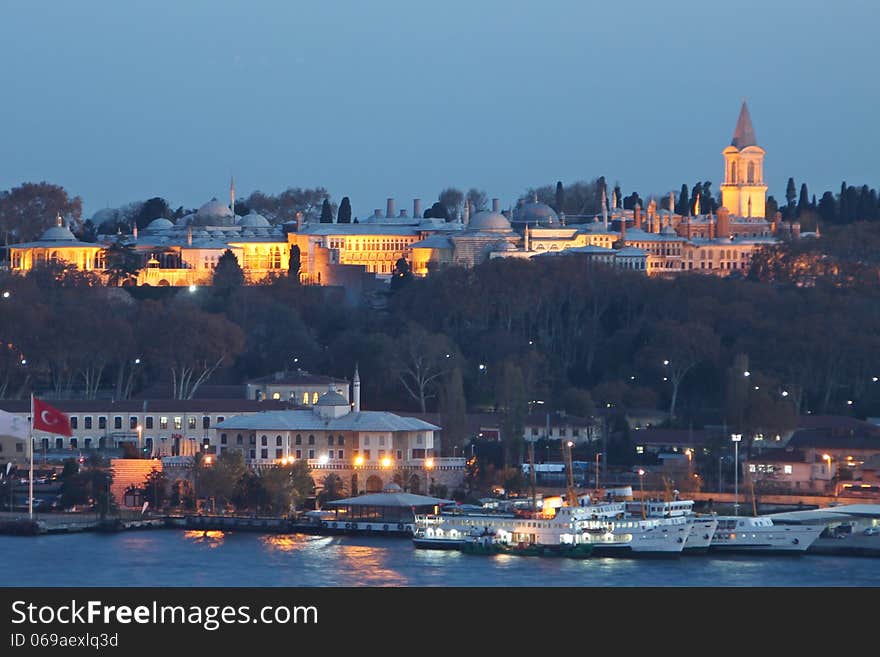 Istanbul sightseeing by night: Topkapi Palace