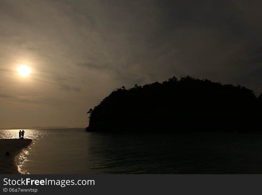 Outdoor shot of lovers silhouette