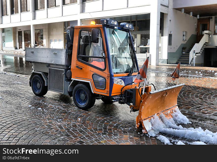 Snowblower removes snow