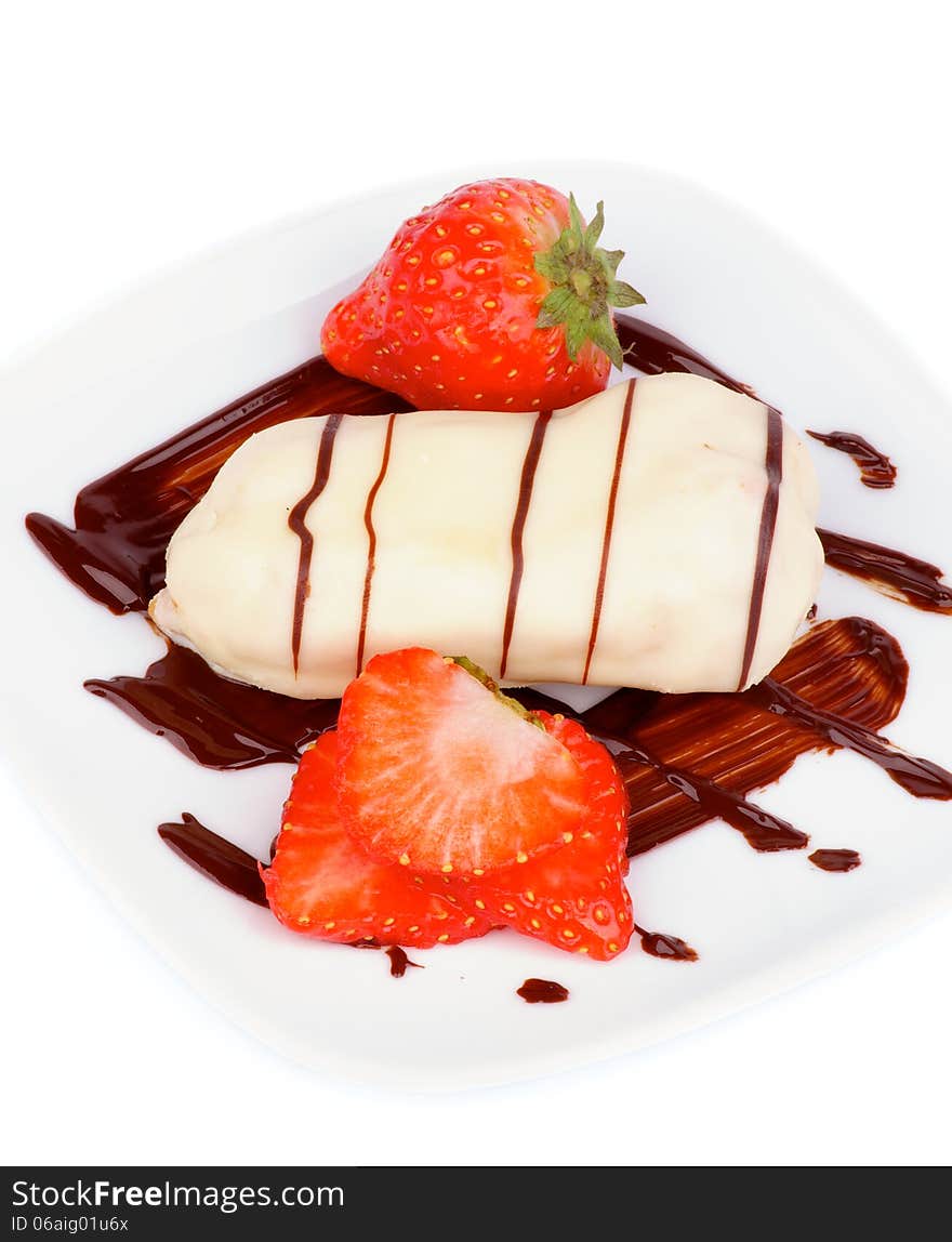 Arrangement of White Chocolate Eclair with Chocolate Sauce and Sliced Strawberry on White Plate closeup on white background