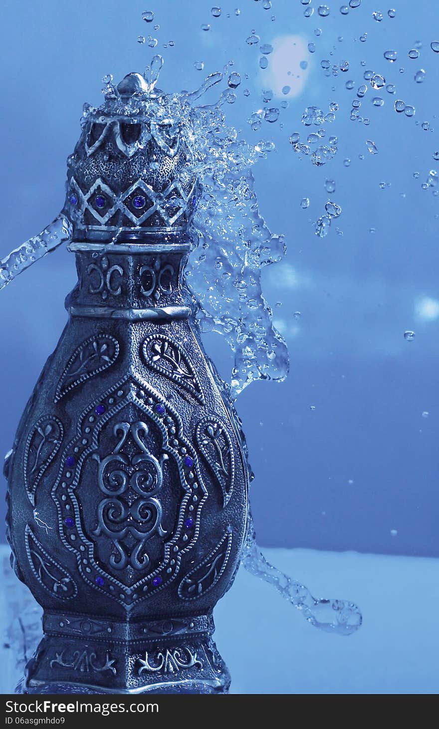 Arabian Oud - The Scent of Luxury bottel - under water shower. Arabian Oud - The Scent of Luxury bottel - under water shower