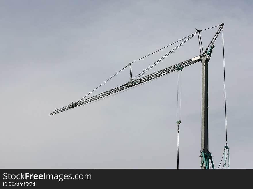 Construction cranes for lifting heavy loads