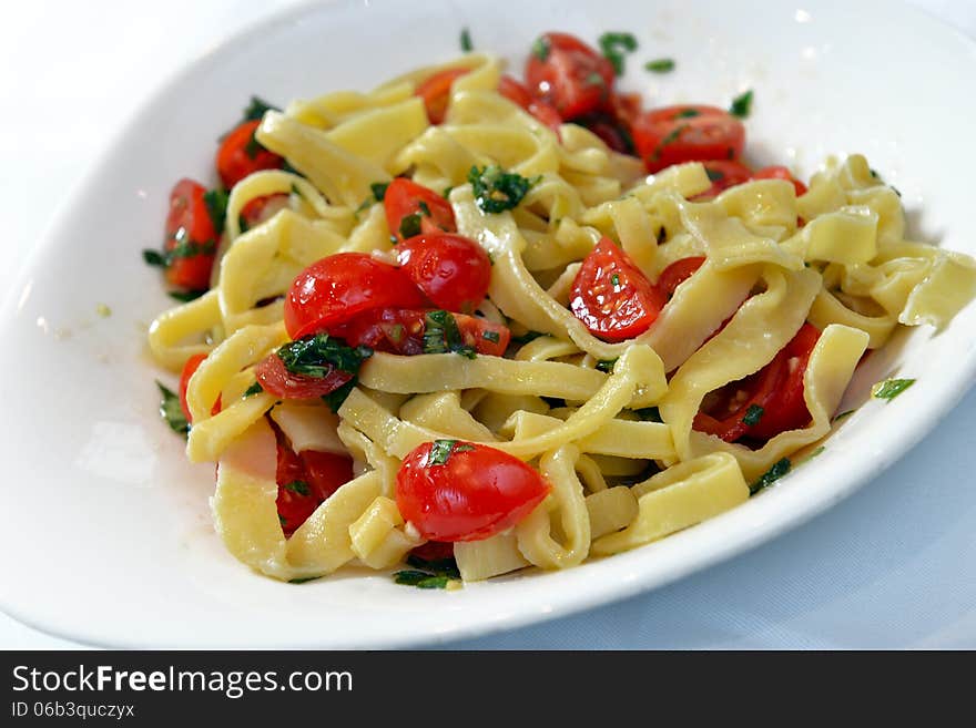 Pasta With Cherry Tomatoes And Basil