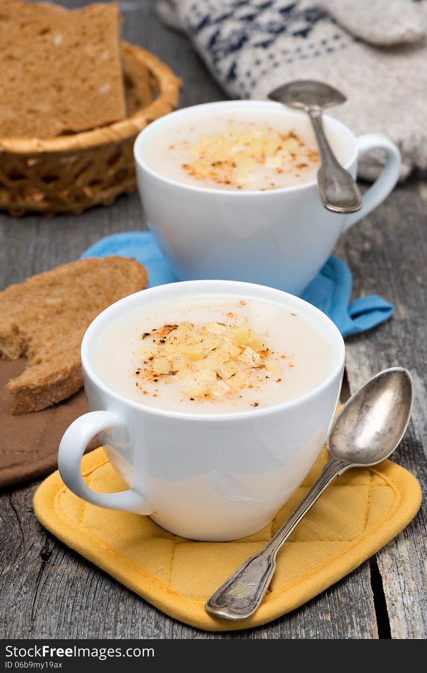 Cream soup of cauliflower with cheese in a cups