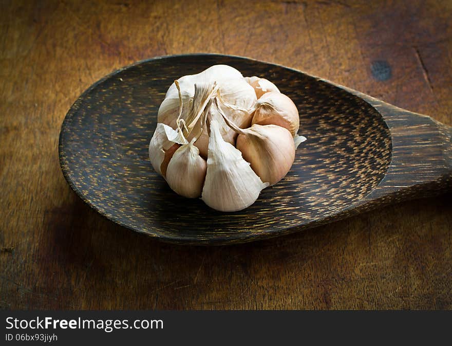 Garlic with peel on ladle