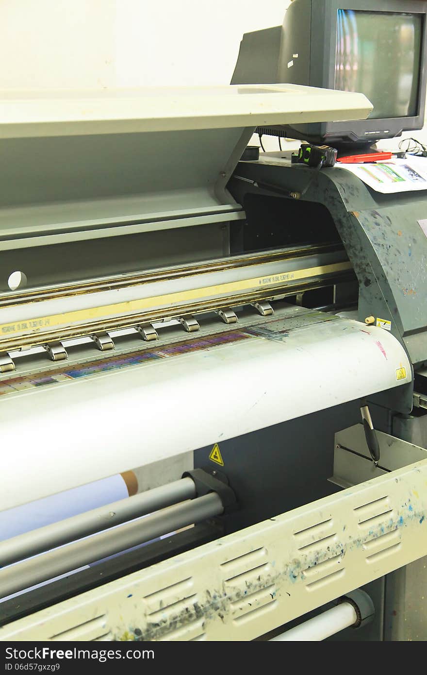 Large format outdoor ink jet printer