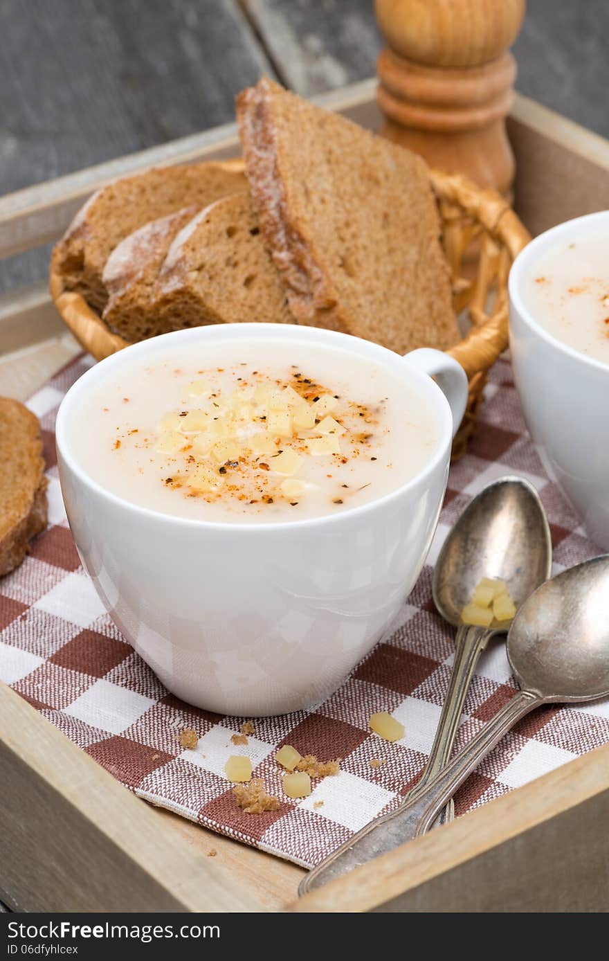 Delicious cream soup of cauliflower with cheese and pepper