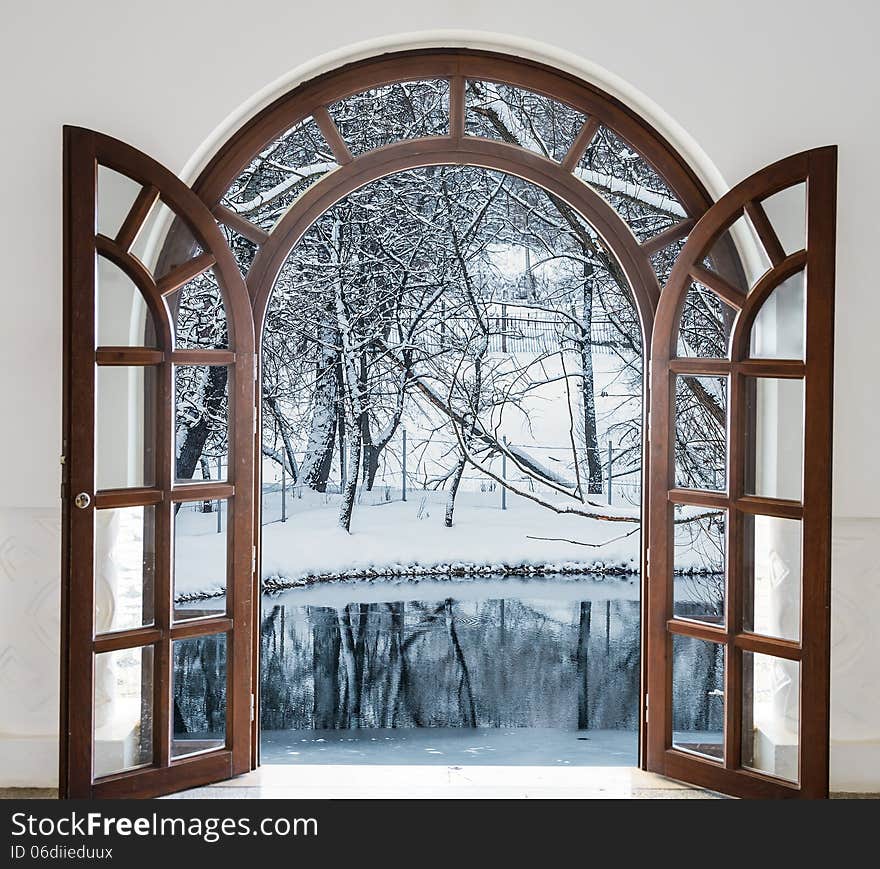 Open the door handle and keys conservatory overlooking the forest and the sun. Open the door handle and keys conservatory overlooking the forest and the sun