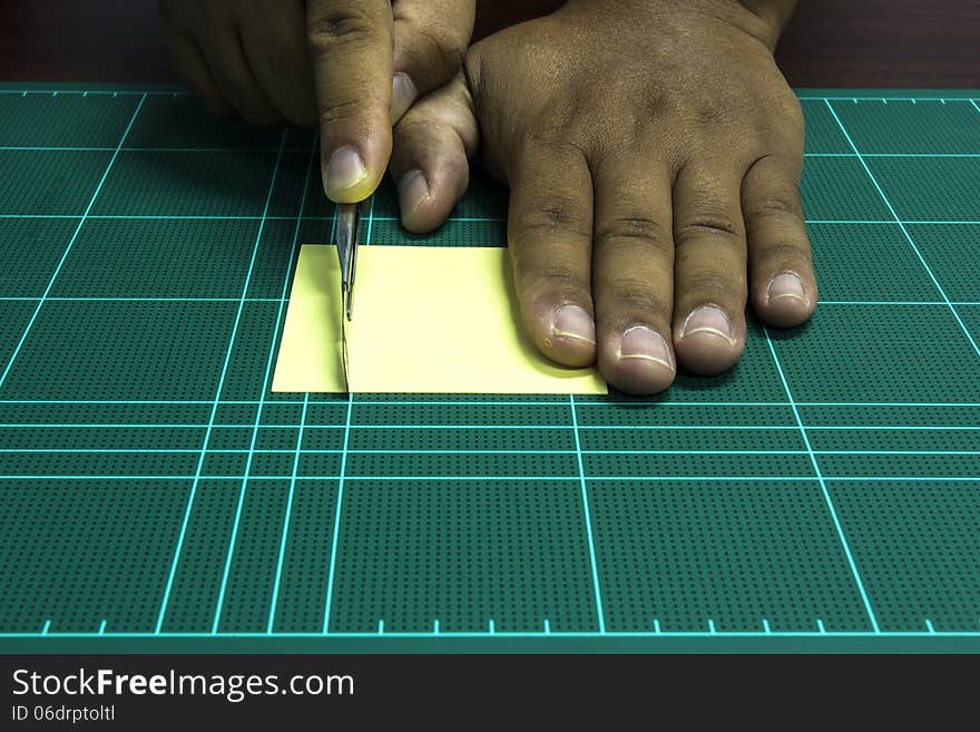 Cut paper or everything by cutter. It's very sharp and dangerous. Use with cutting mat for protect your floor or desk. Cut paper or everything by cutter. It's very sharp and dangerous. Use with cutting mat for protect your floor or desk.