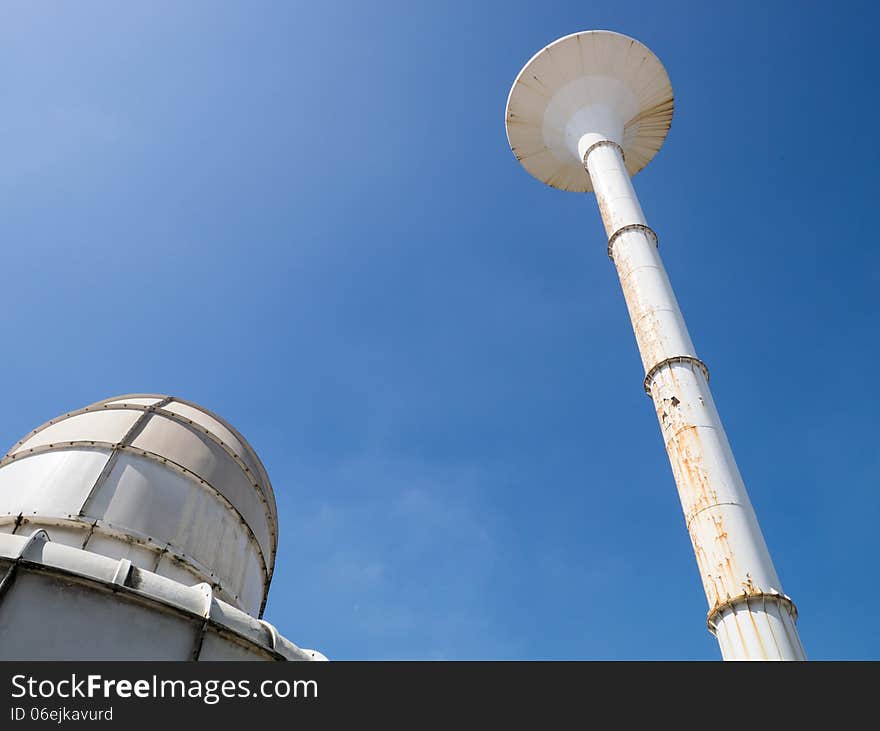 Water tower and cooling tower