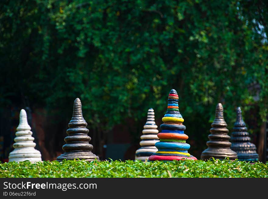 The colorful pottery as modern design in the garden