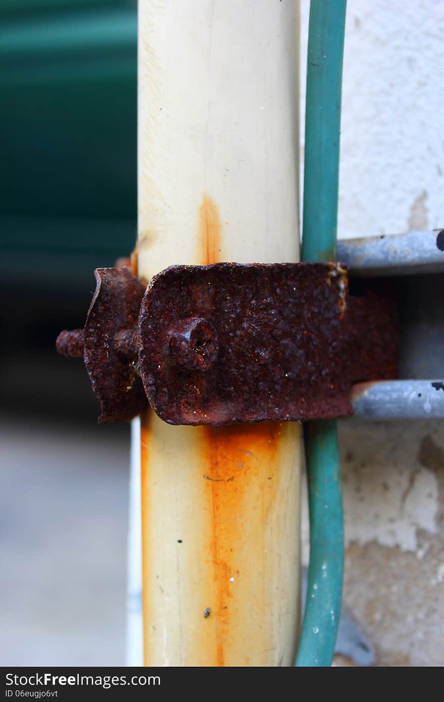 Rusty lock pipes.