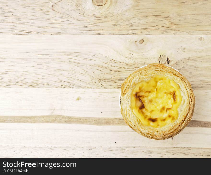 Eggtart on wood