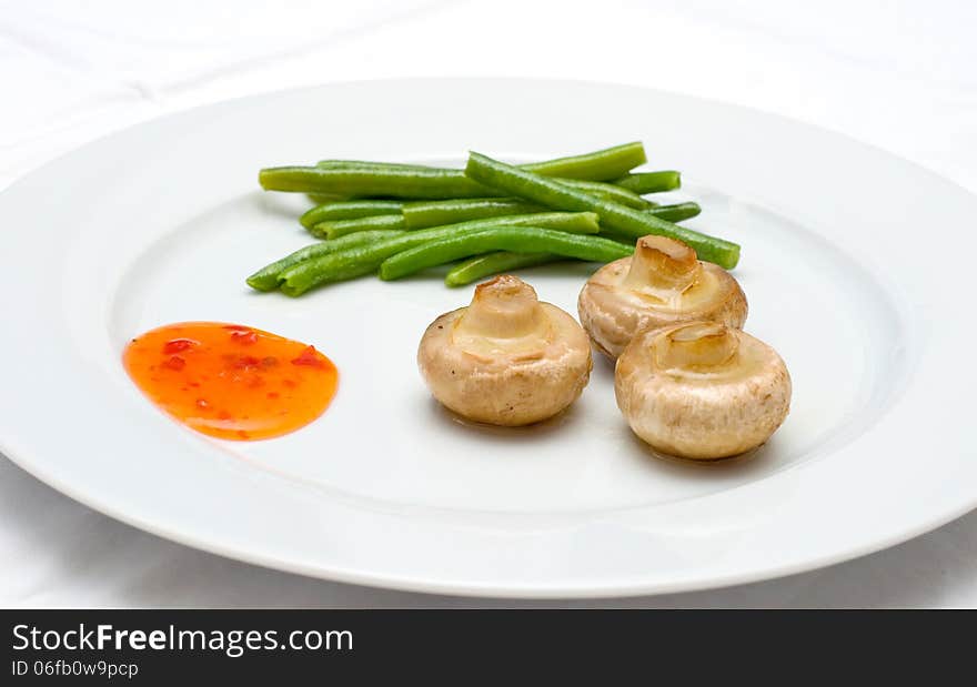 Mushrooms and green beans with sauce