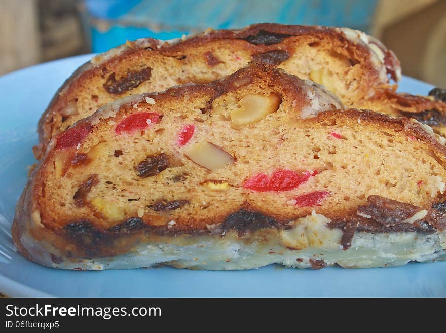 Fruitcake with raisin and Seasoning