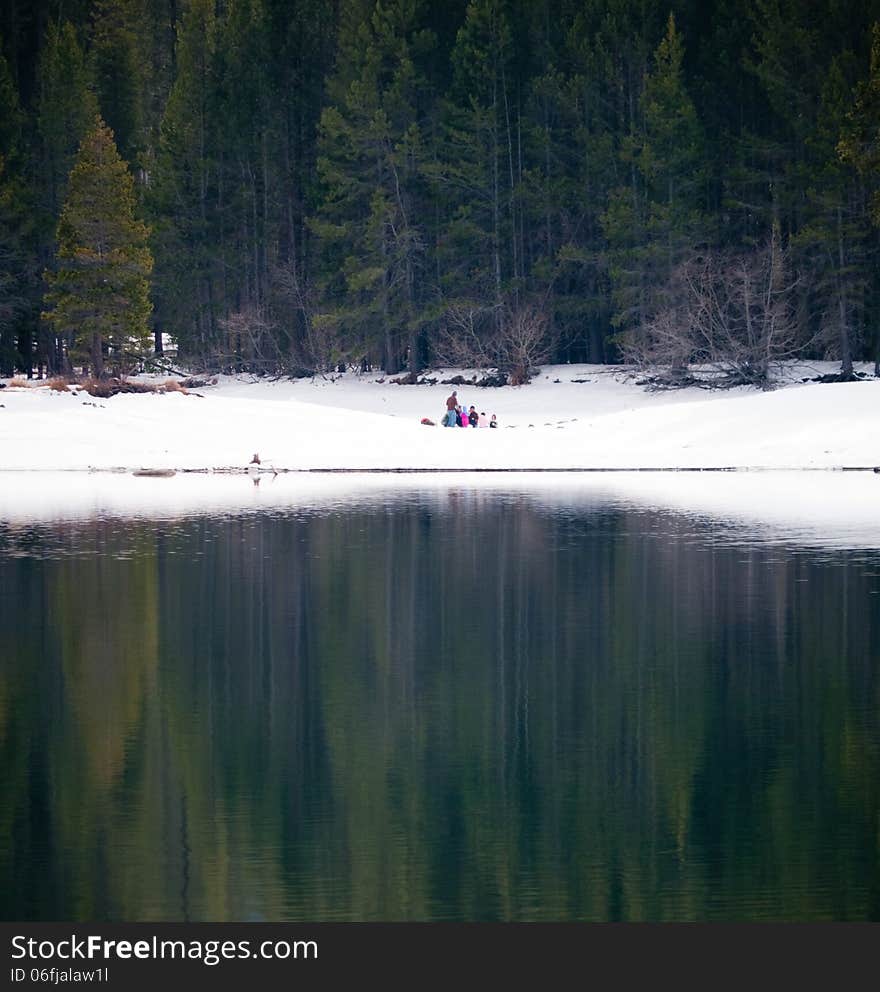 Winter picknick at the lakeshore