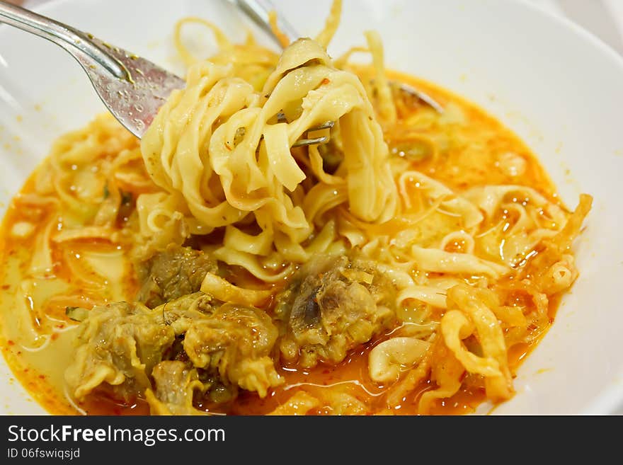 Egg Noodle in Chicken Curry