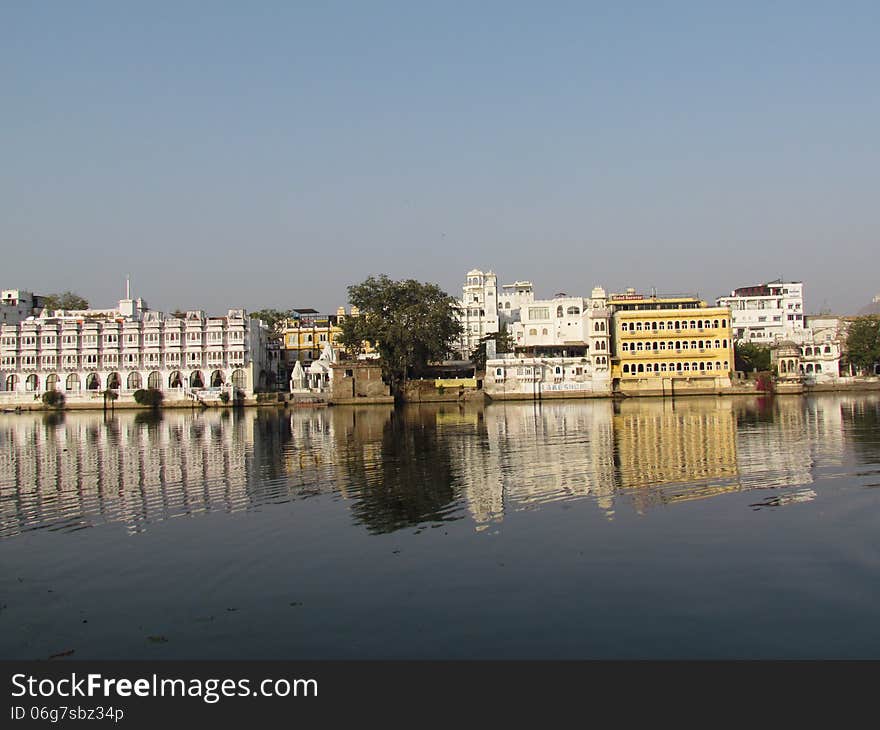 Lake Pichola, situated in Udaipur city in the Indian state of Rajasthan, is an artificial fresh water lake, created in the year 1362.The lake’s surroundings and the several islands within the lake have been developed over the centuries, with palaces, marble temples, family mansions, bathing ghats.