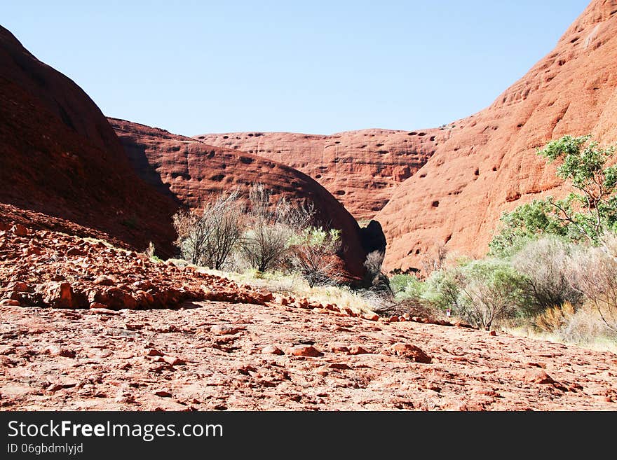 Kata Tjuta National Park walking around the national park during the summer