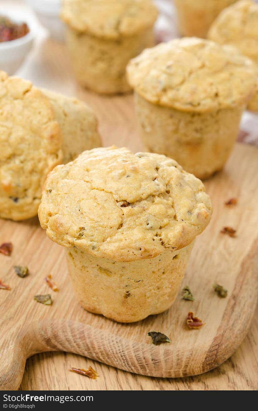 Snack muffins with dried peppers and onions